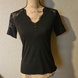 Black Fitted Buttoned Short Sleeve Tee